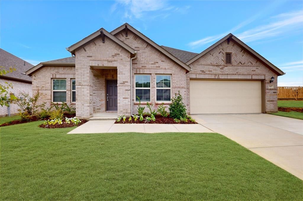Property Photo: 3317 Coronation Court TX 76208