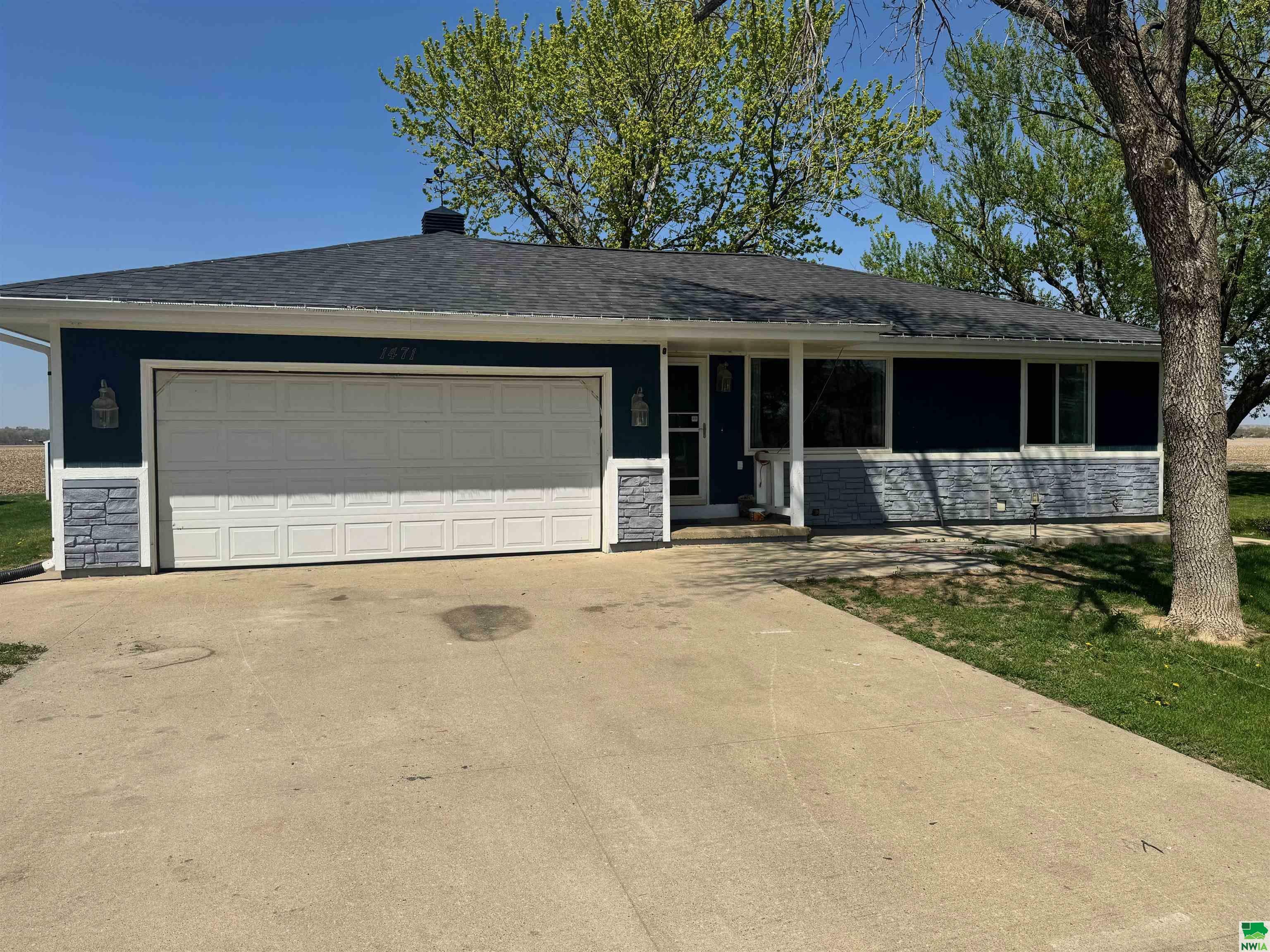 Property Photo: 1471 220th St IA 51054