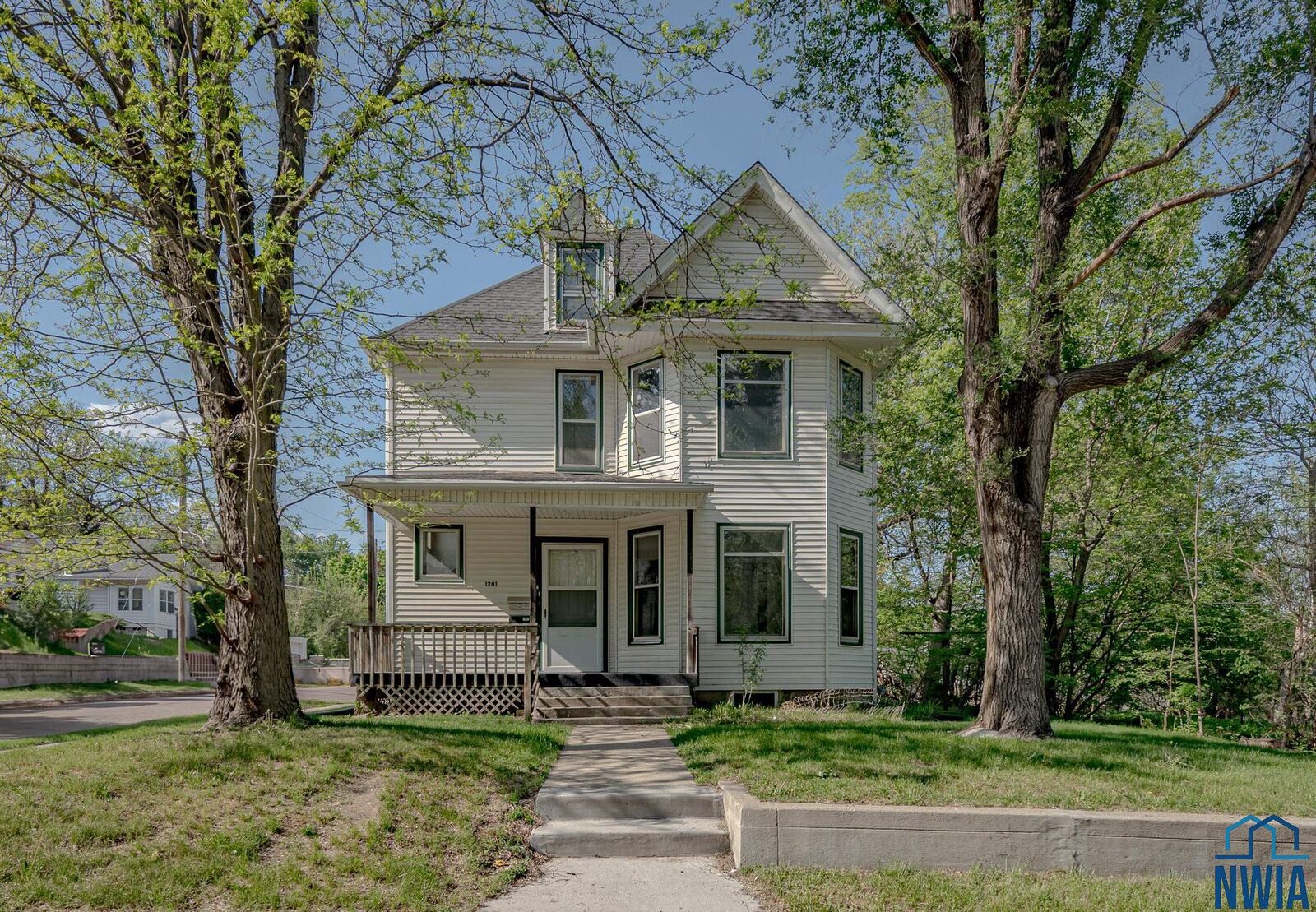 Property Photo: 1201 18th Street IA 51104