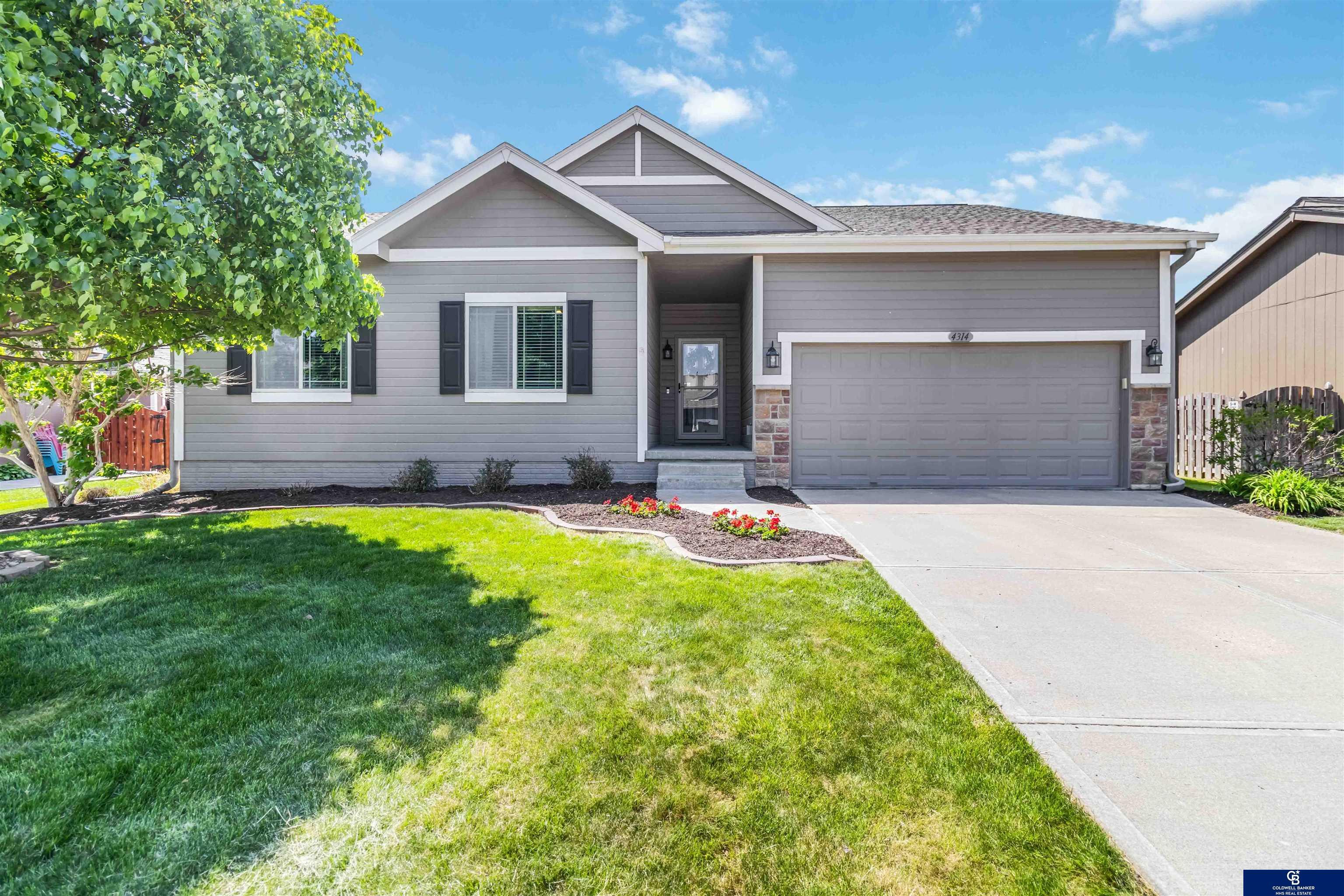 Property Photo: 4314 S 202 Avenue NE 68135