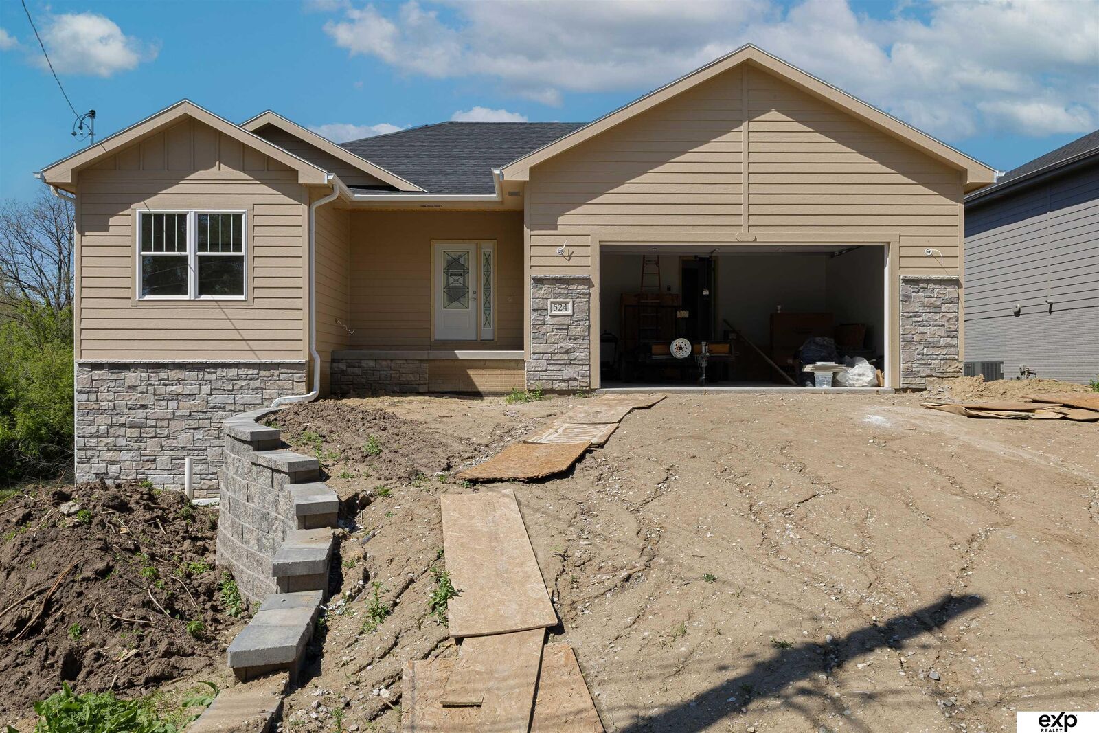 Property Photo:  524 15 Avenue  NE 68048 