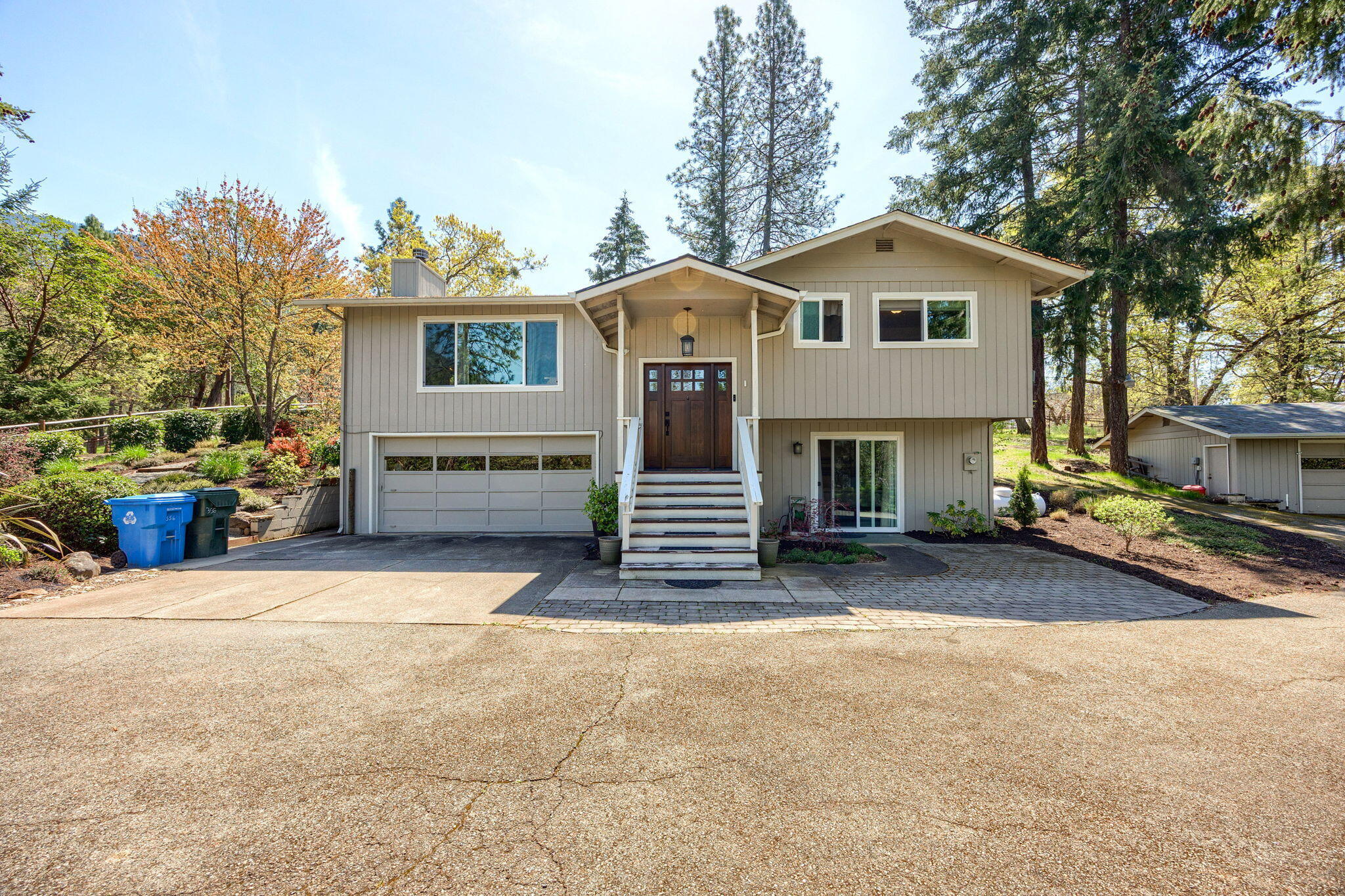Property Photo:  356 Brooke Lane  OR 97527 