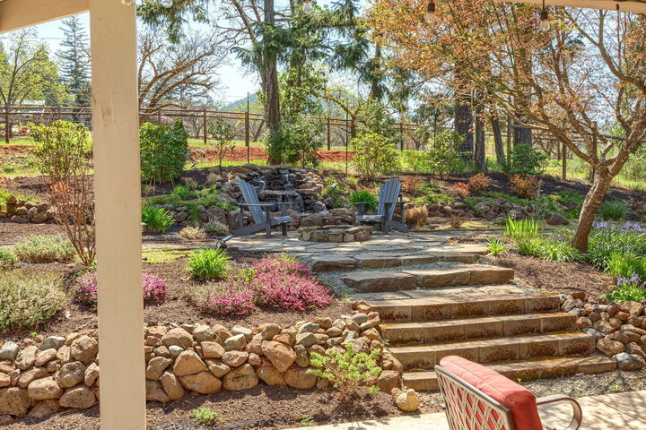 Property Photo: 356 Brooke Lane OR 97527