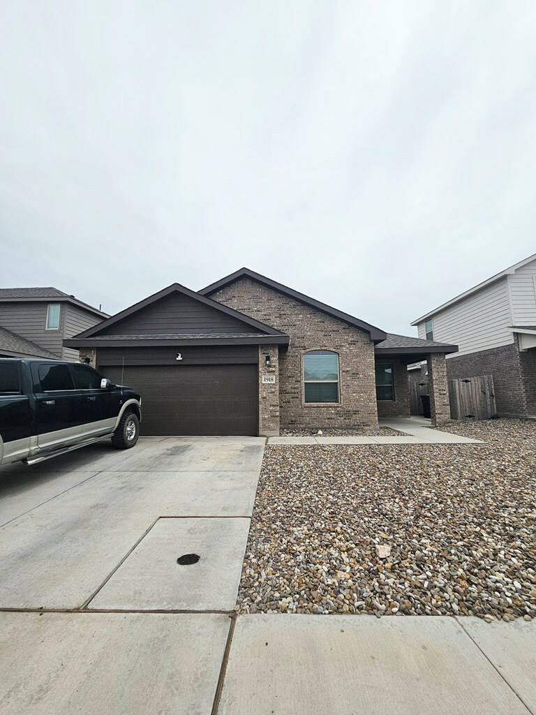Property Photo: 1918 Palo Duro Dr TX 79762