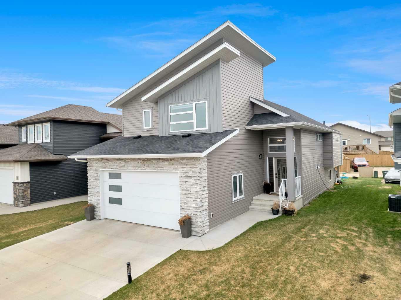 57 Mackenzie Avenue  Lacombe AB T4L 0A6 photo