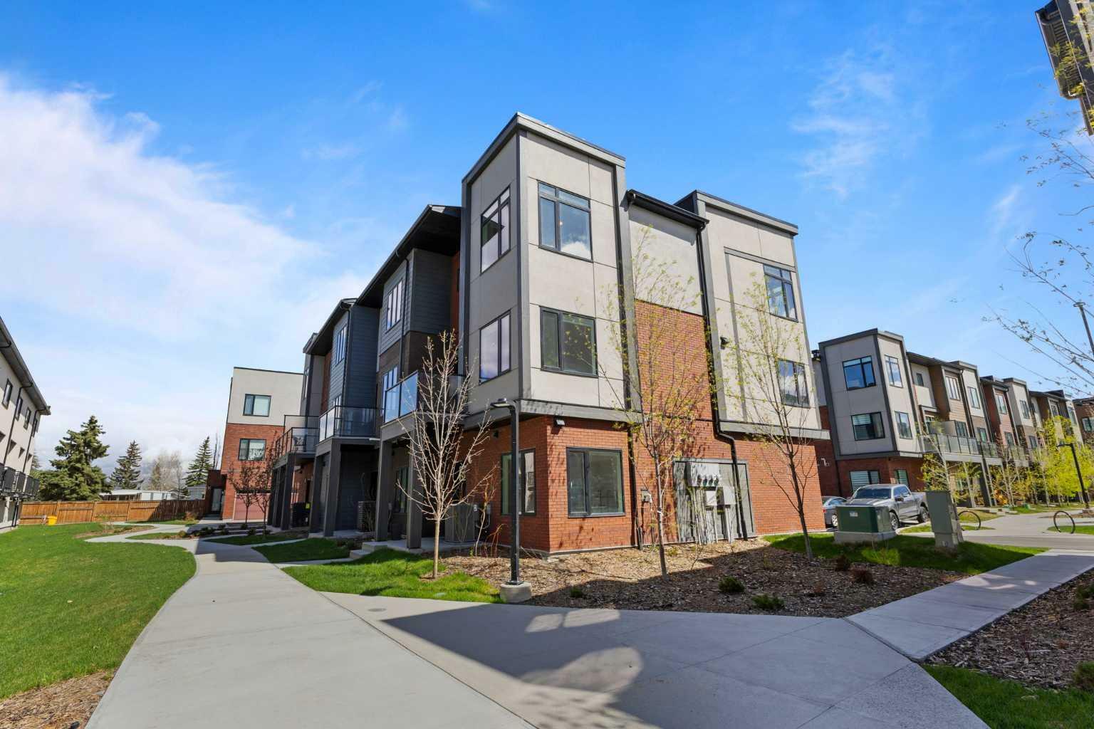 Property Photo: 304 Greenbriar Common NW AB T3B 6J3