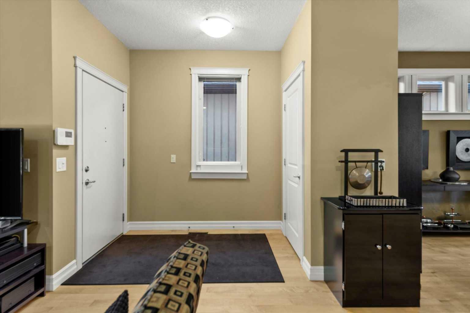 Photo de la propriété: 242 17 Avenue NE AB T2E 1L8