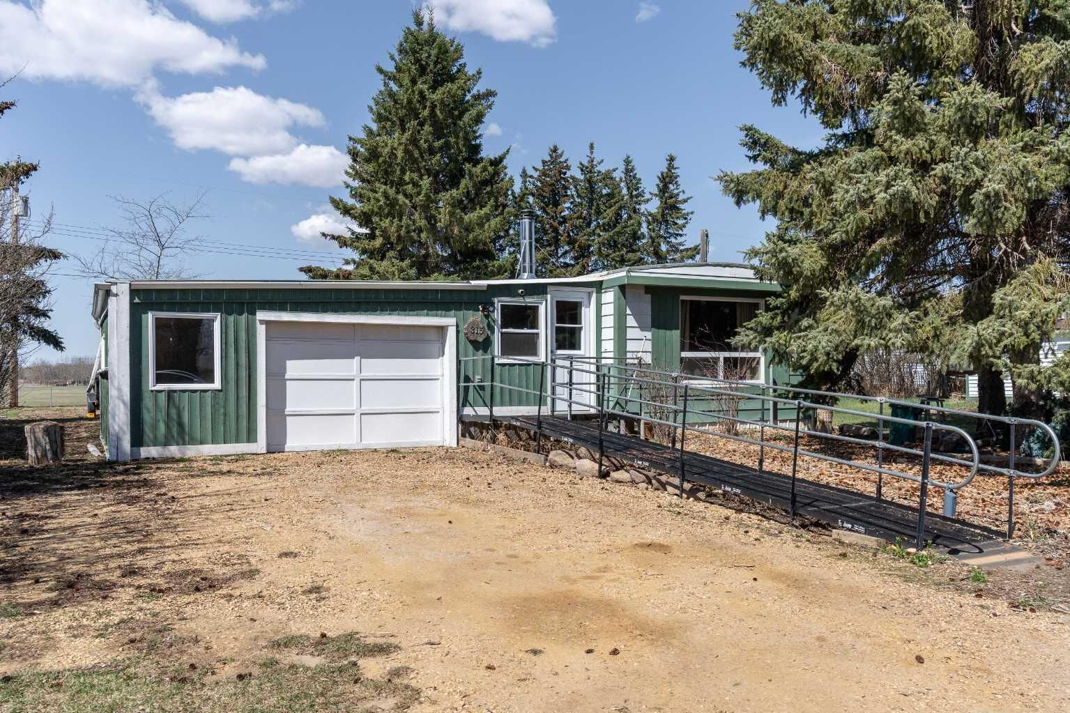 Property Photo:  315 &Amp 317 Macrae Street  AB T0B 0J0 
