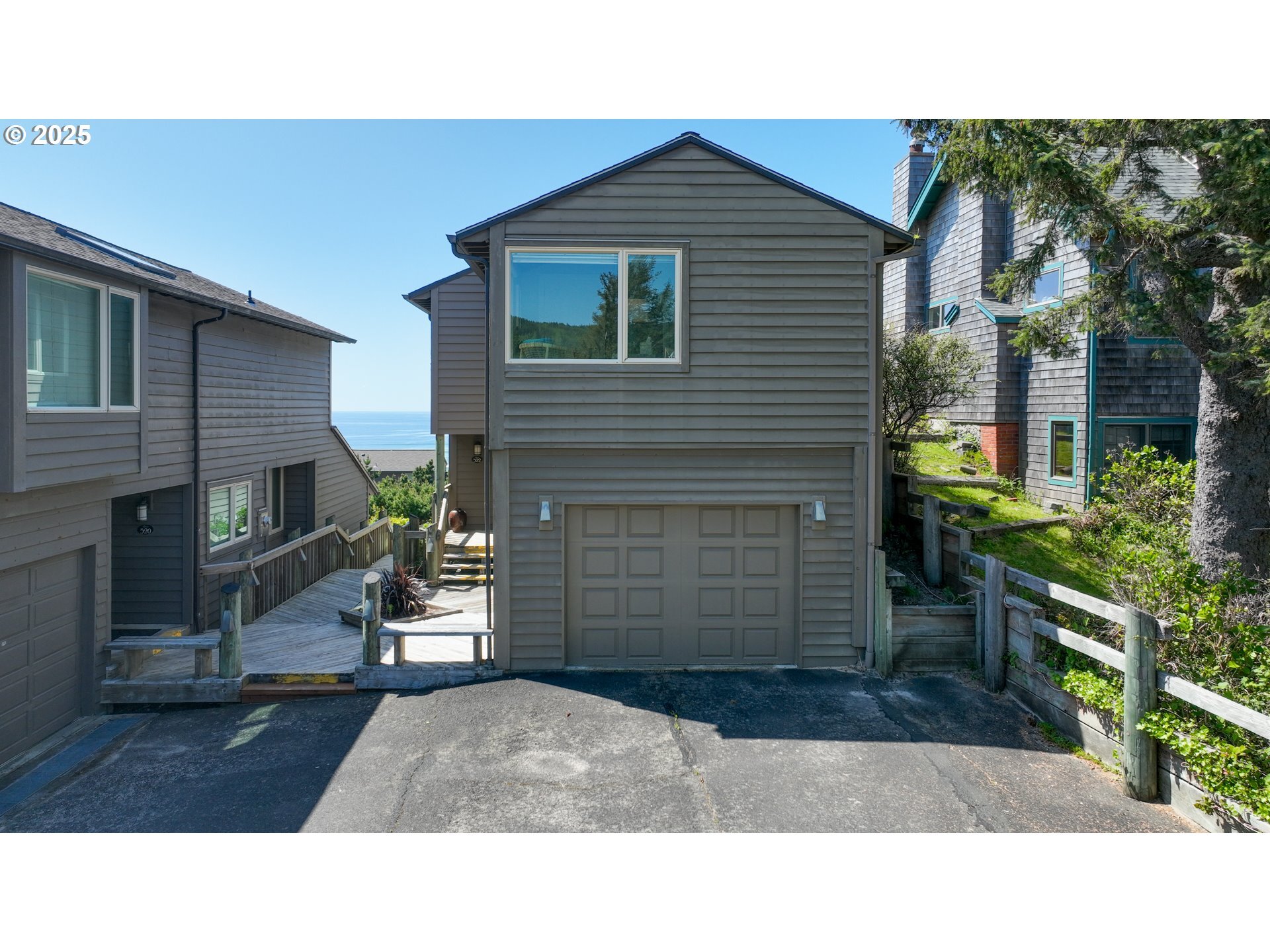 Property Photo: 522 N Laurel St 522 OR 97110