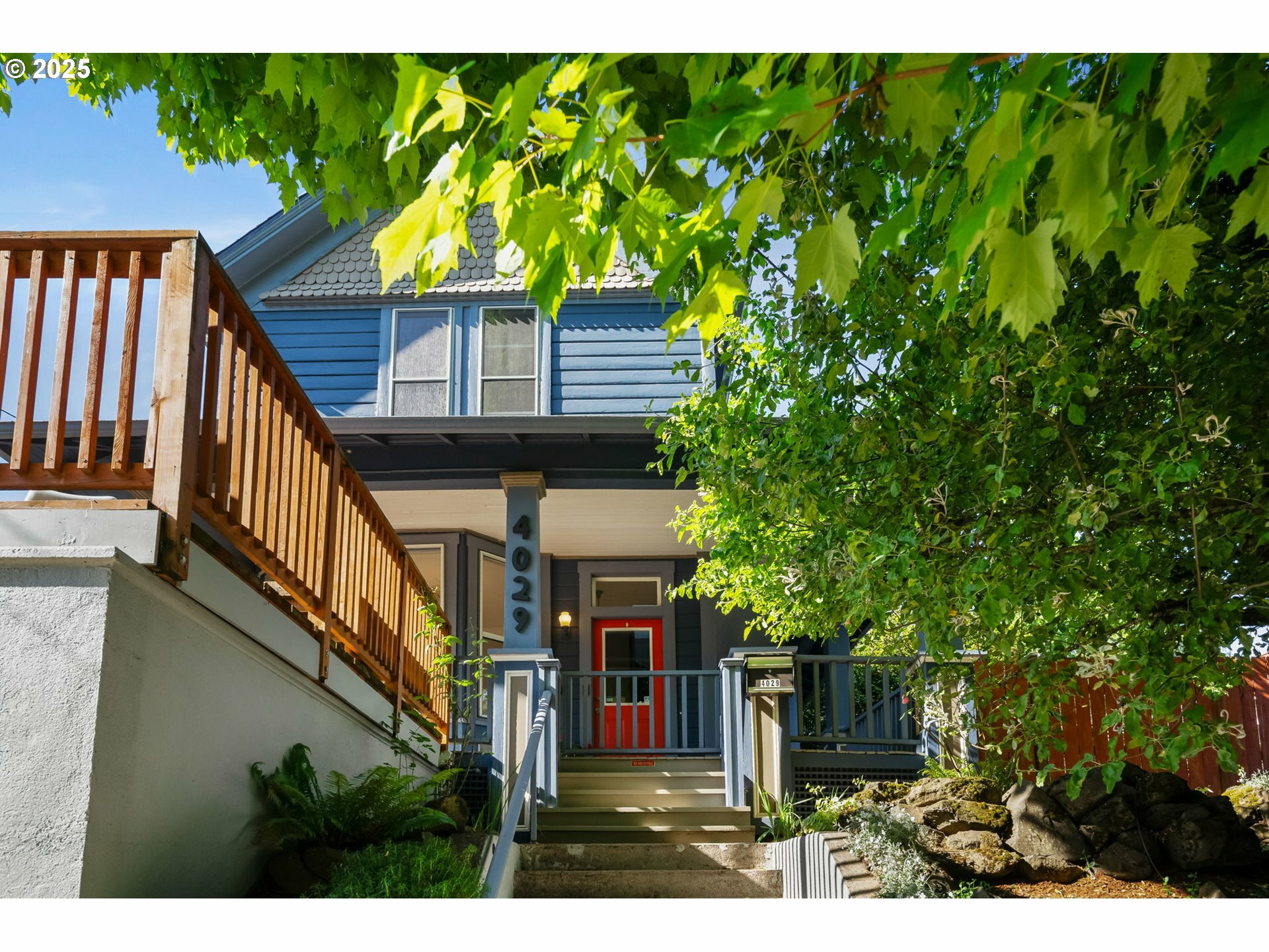 Property Photo: 4029 SE Taylor St OR 97214