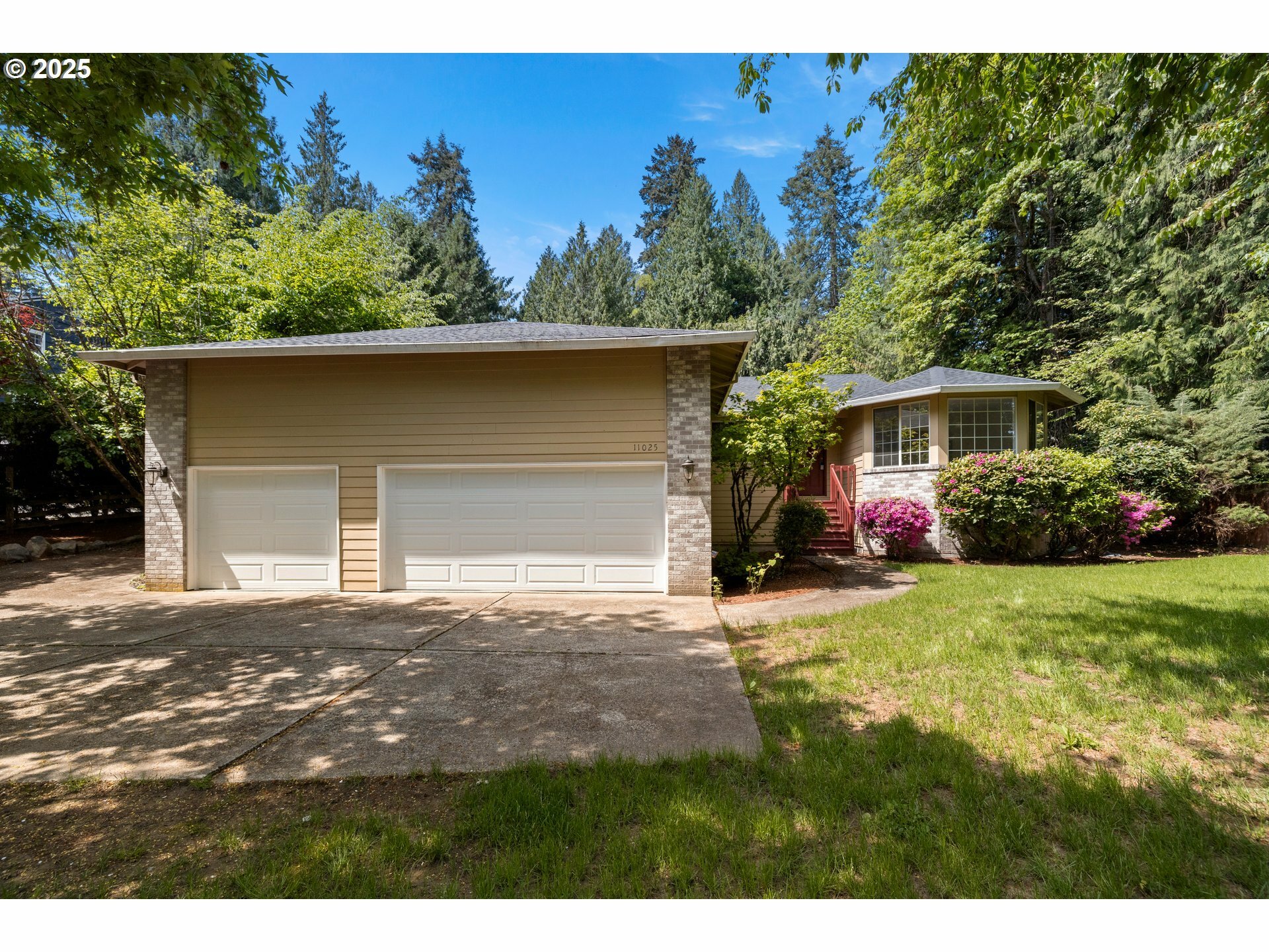 Property Photo: 11025 SW Boones Ferry Rd OR 97219