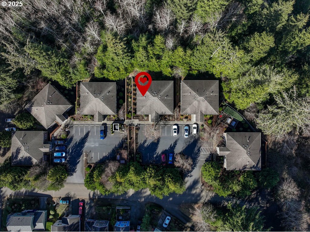 Property Photo: 420 Elk Creek Rd 403 OR 97110