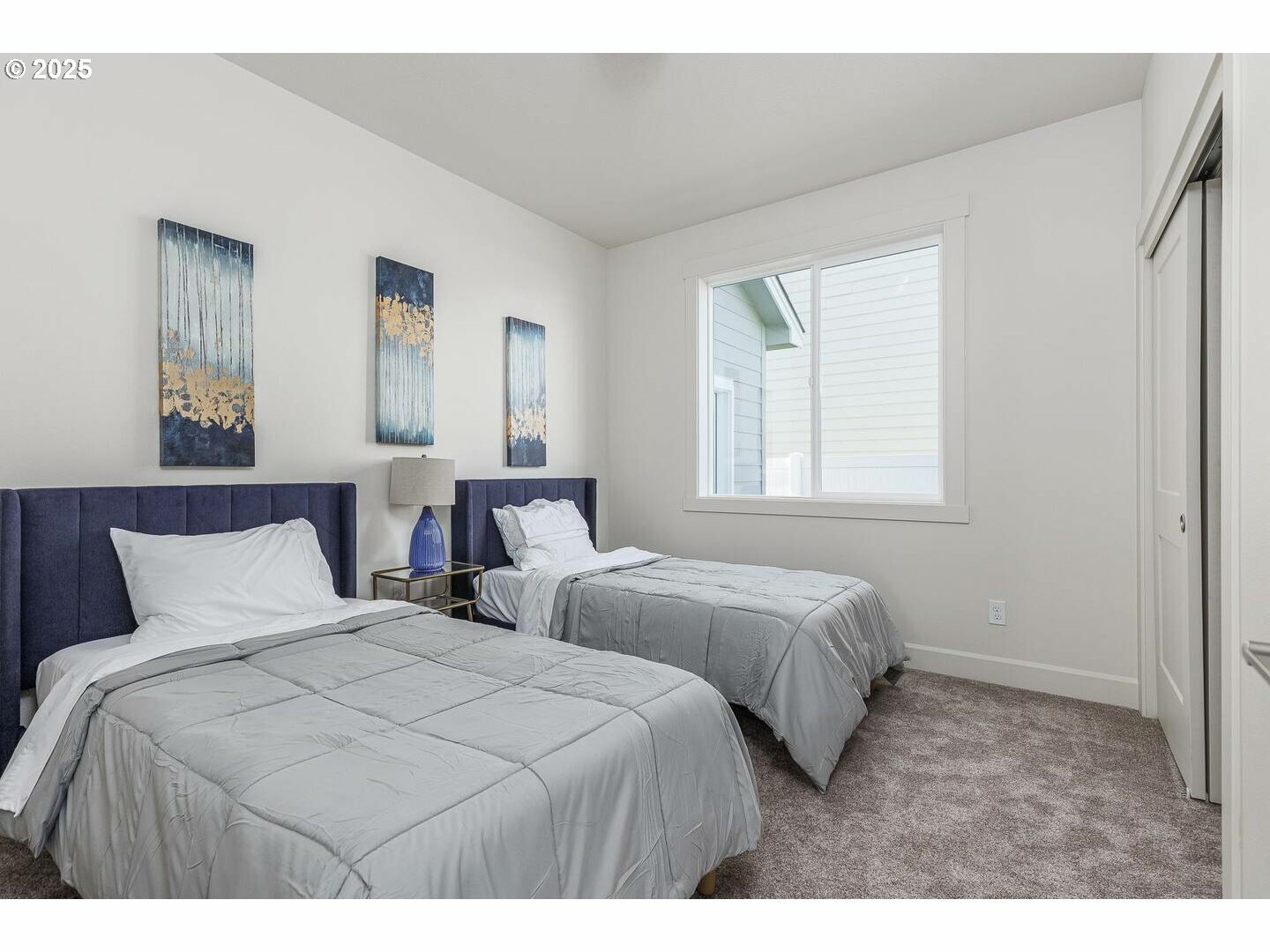 Property Photo: 817 E Autumn Ave OR 97838