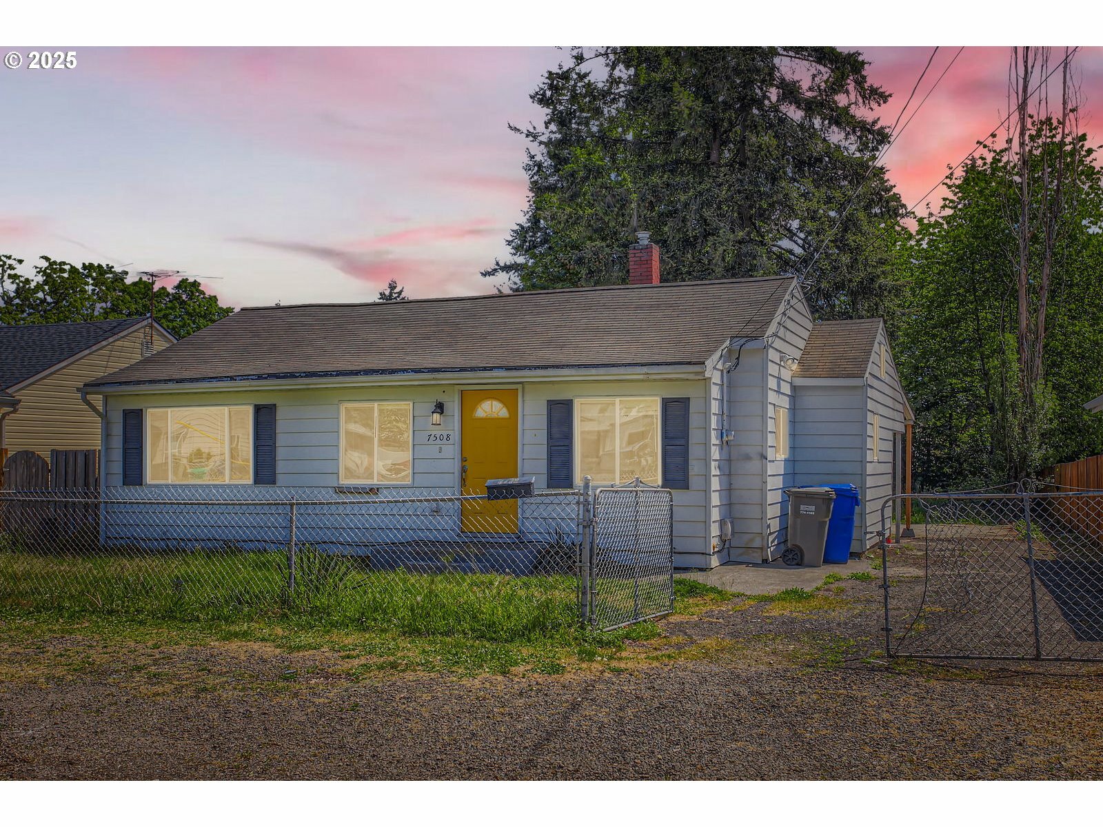 Property Photo: 7508 SE Ogden St OR 97206