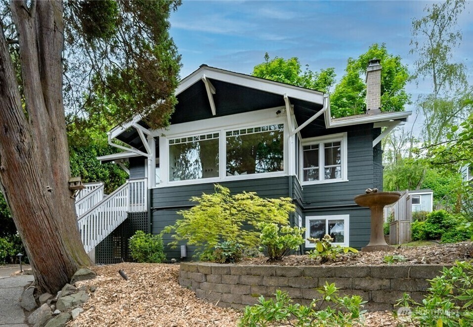 3029  23rd Avenue W  Seattle WA 98199 photo