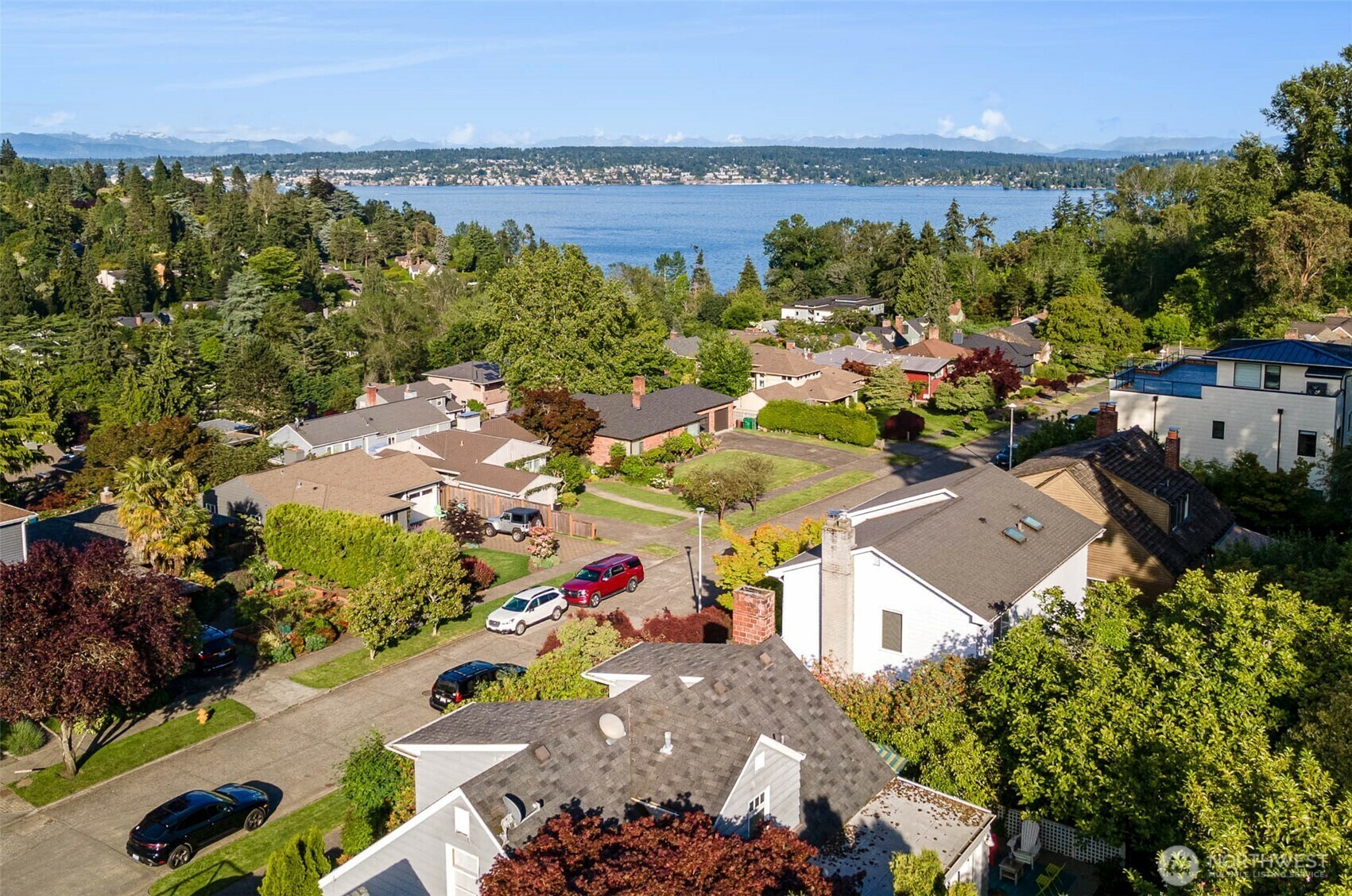 Property Photo: 5051 Harold Place NE WA 98105