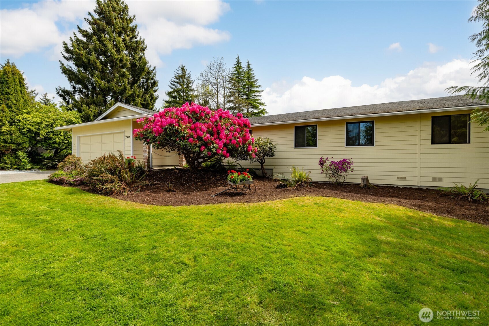 Property Photo: 2916 Shawnee Place WA 98273