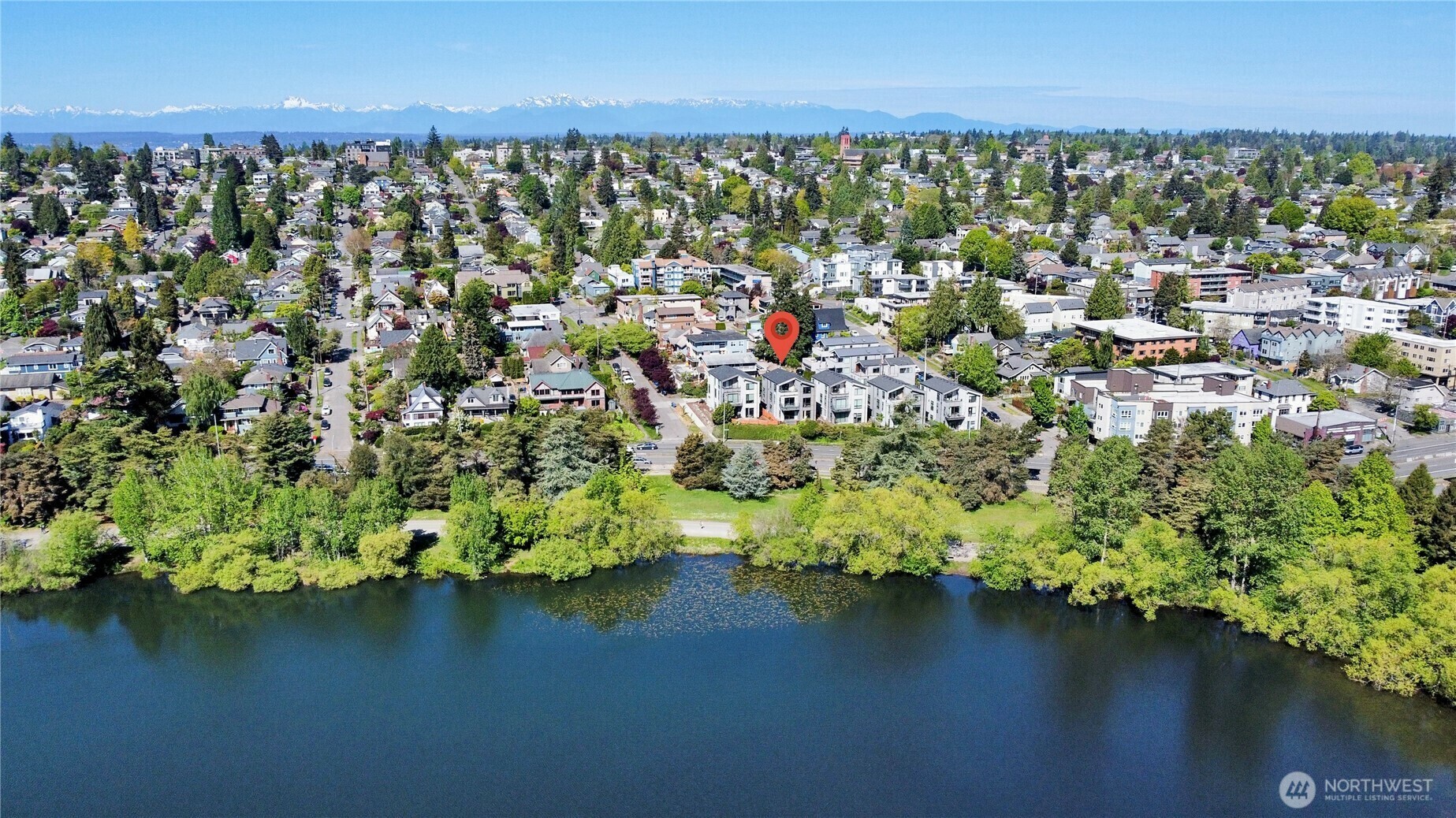 Property Photo: 7107 Aurora Avenue N WA 98103