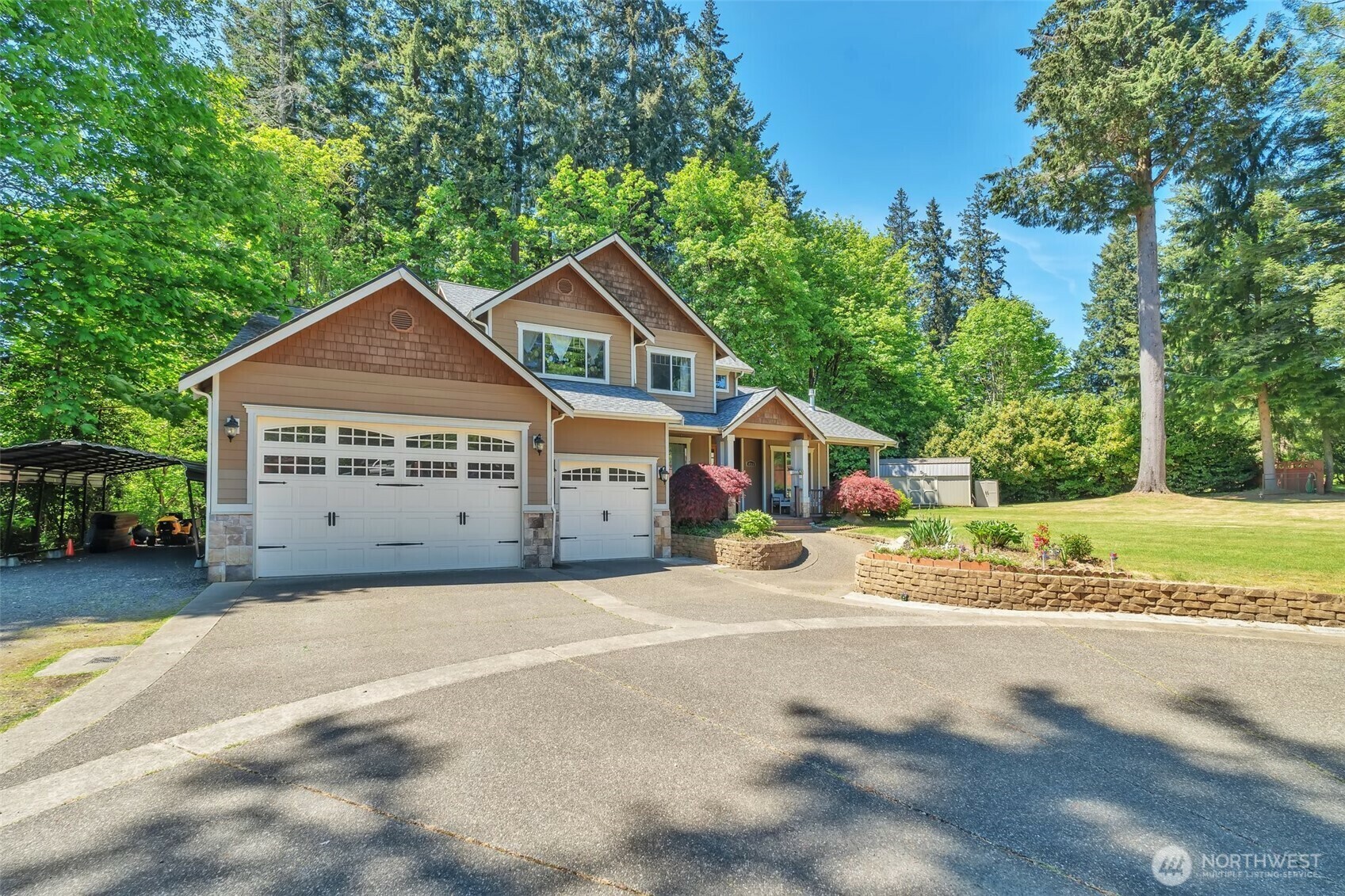 Property Photo: 4711 Cleveland Avenue SE WA 98501