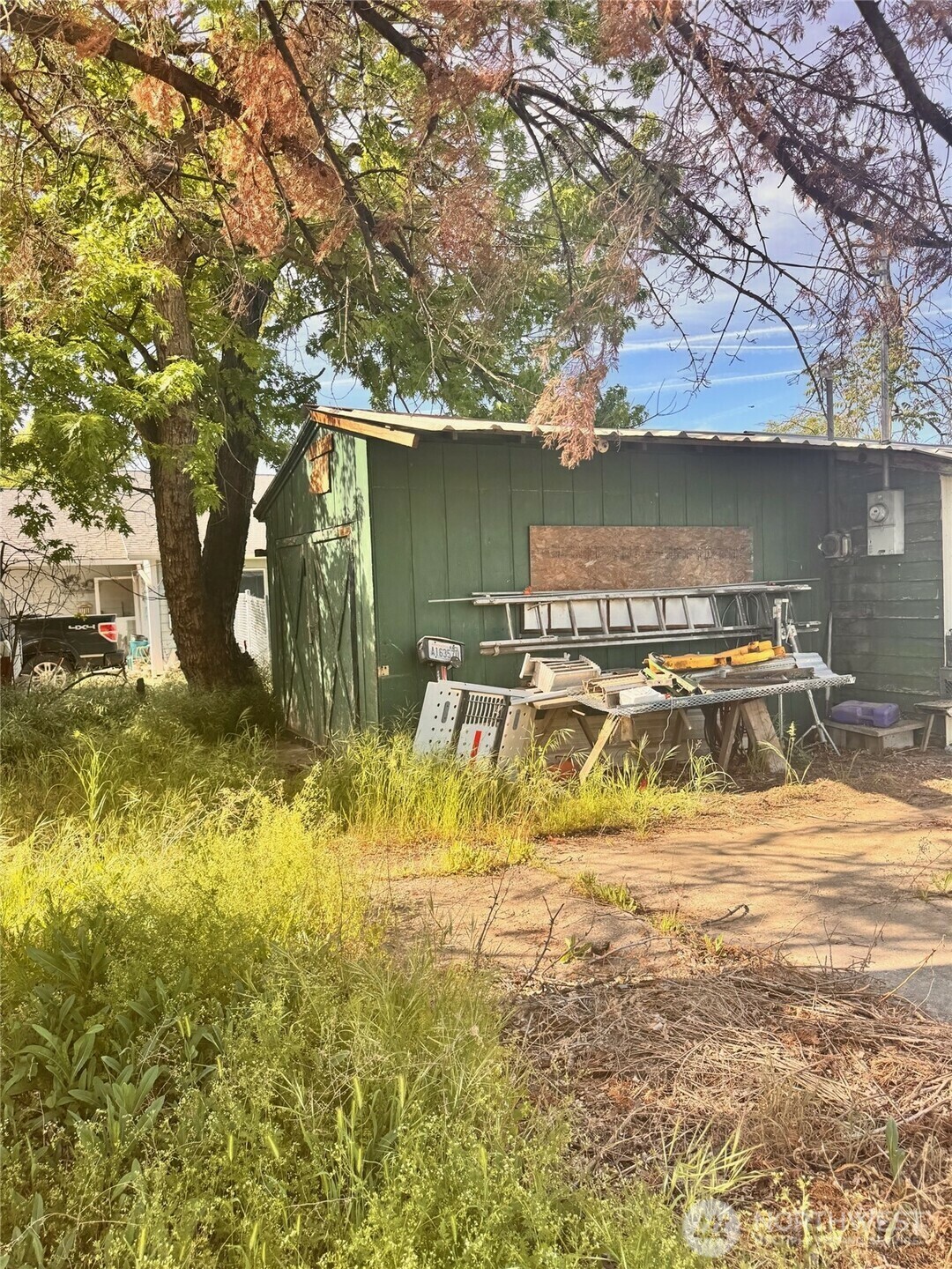 Property Photo: 325 NE Della WA 99324