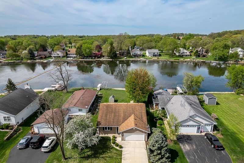 Property Photo: 1016 NE Candlewick Drive IL 61065