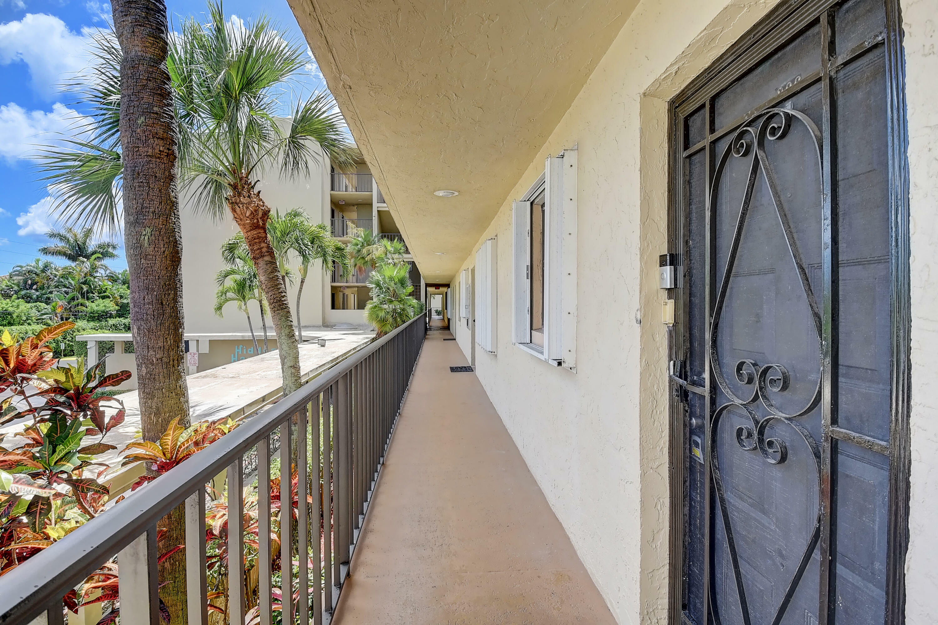 Property Photo: 890 N Federal Highway 206 FL 33462