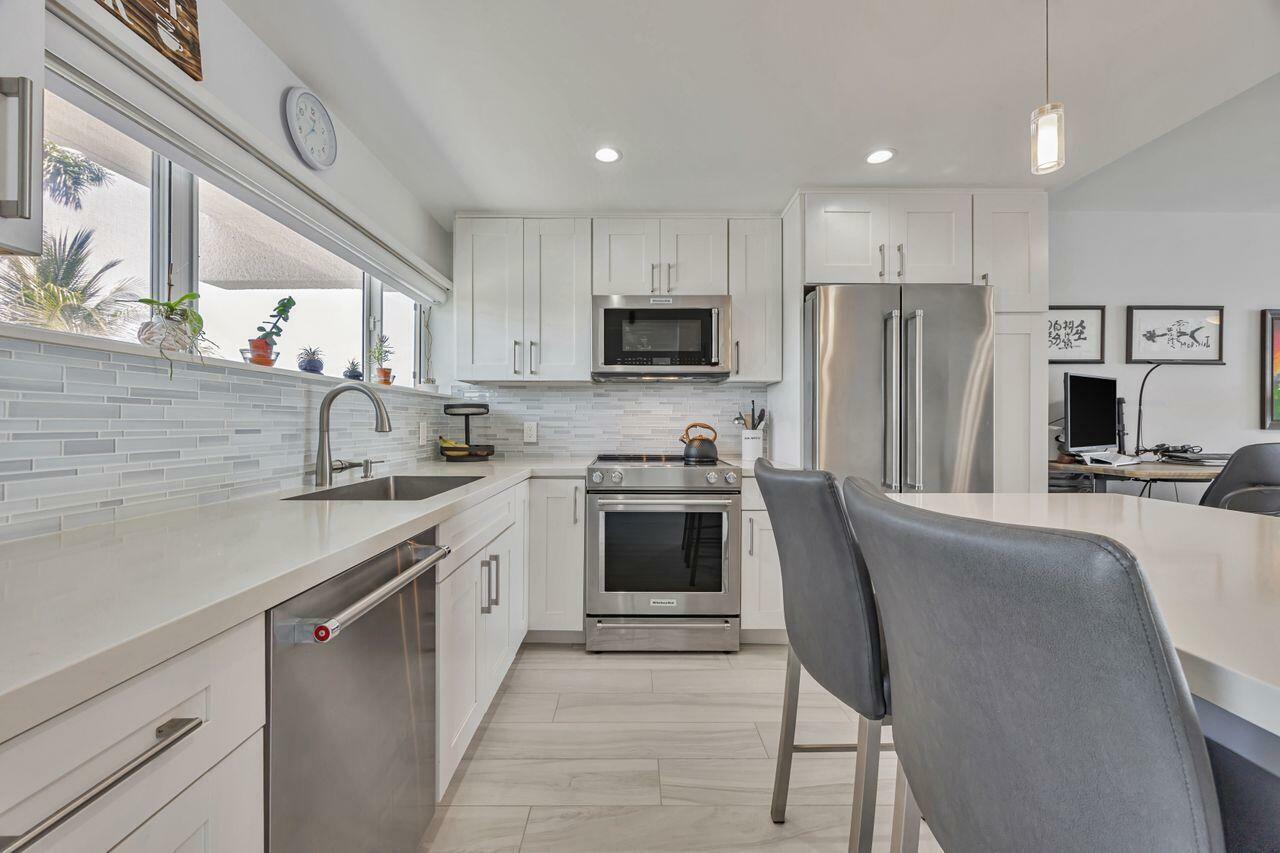 Property Photo: 500 SE 21st Avenue 406 FL 33441