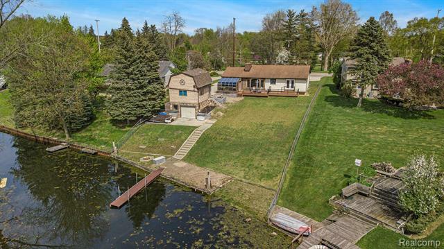 13386 N Fenton Road  Fenton Twp MI 48430 photo