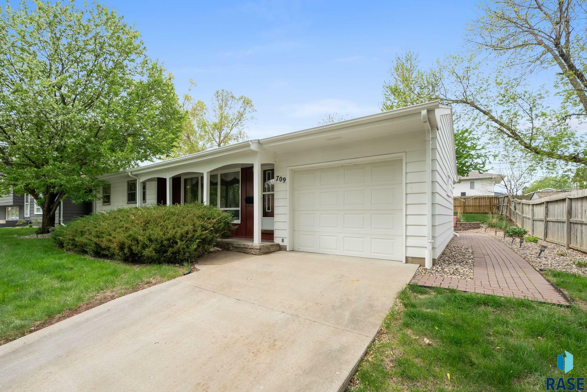 Property Photo: 709 S Stephen Ave SD 57103-2550