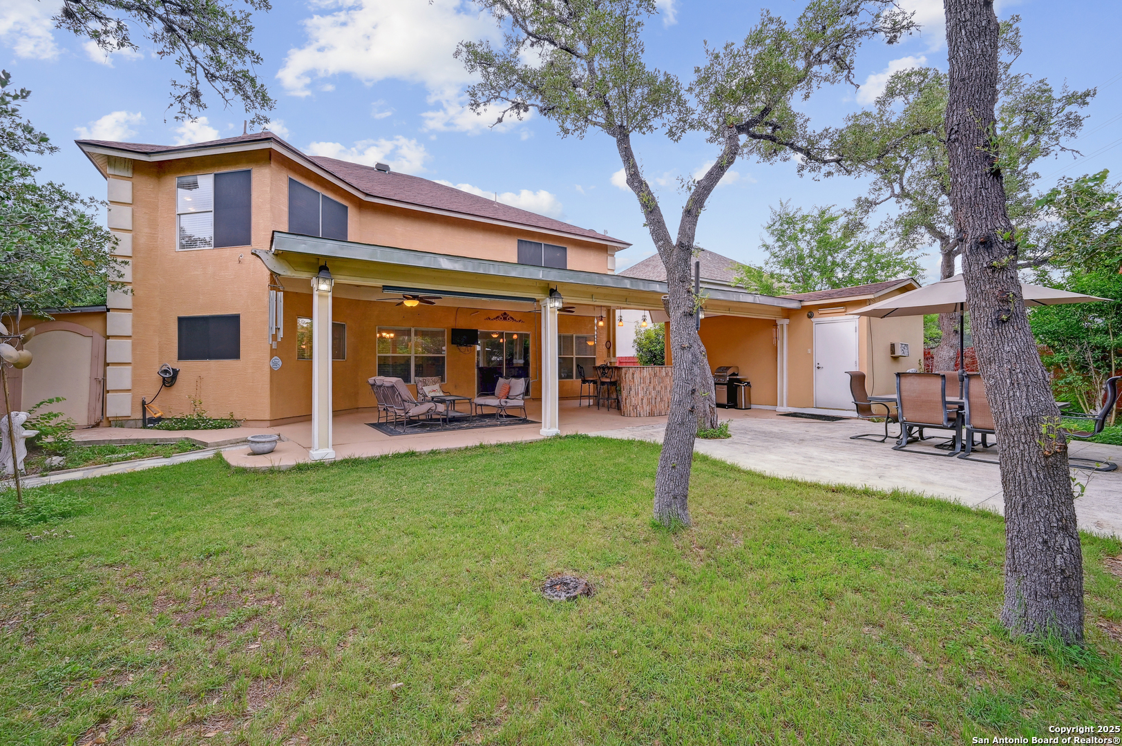 Property Photo: 18615 Redrock Woods TX 78259