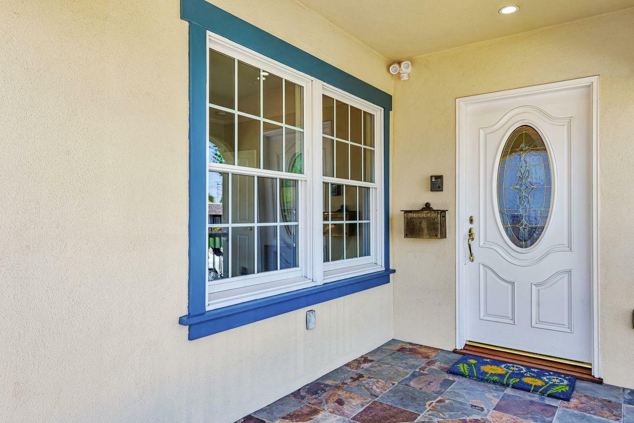 Property Photo: 17 Clarendon Road CA 94010