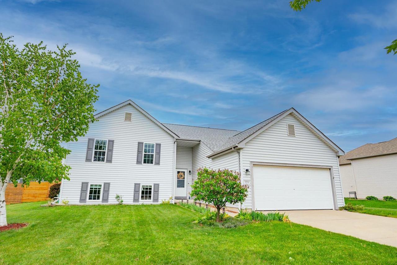 Property Photo:  324 Rosewood Avenue  WI 53551 