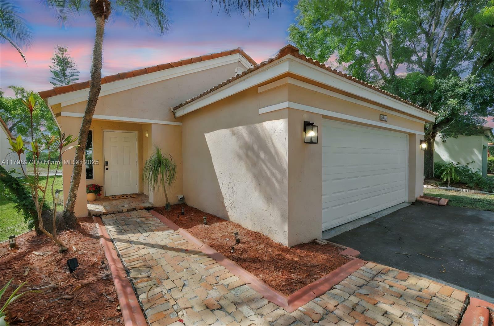 Property Photo: 1565 Presidio Dr FL 33327