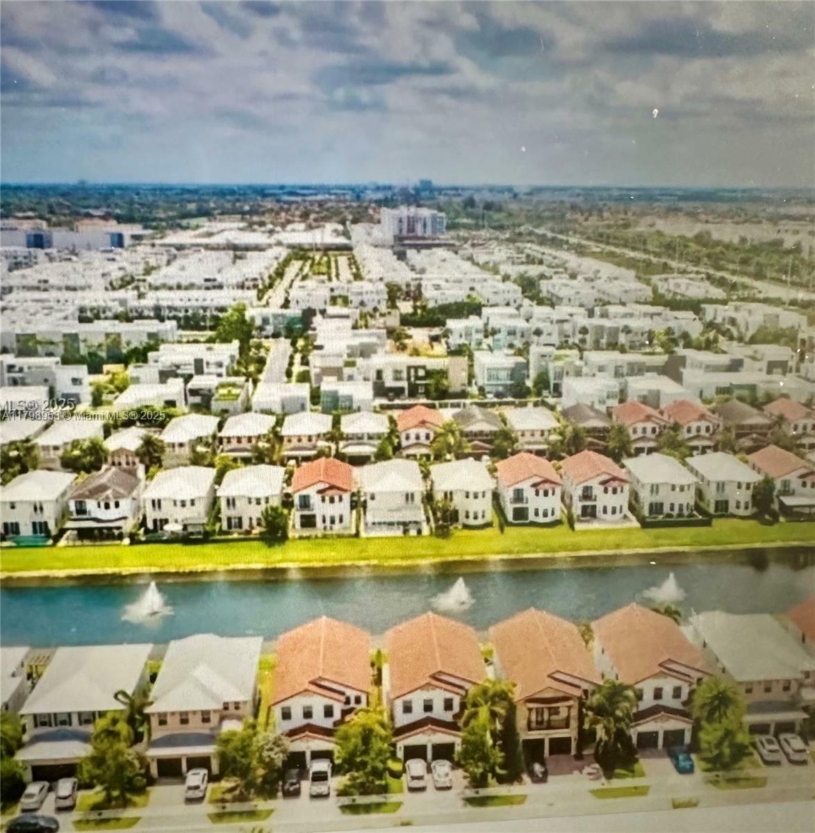 Property Photo: 10464 NW 70th Ln FL 33178