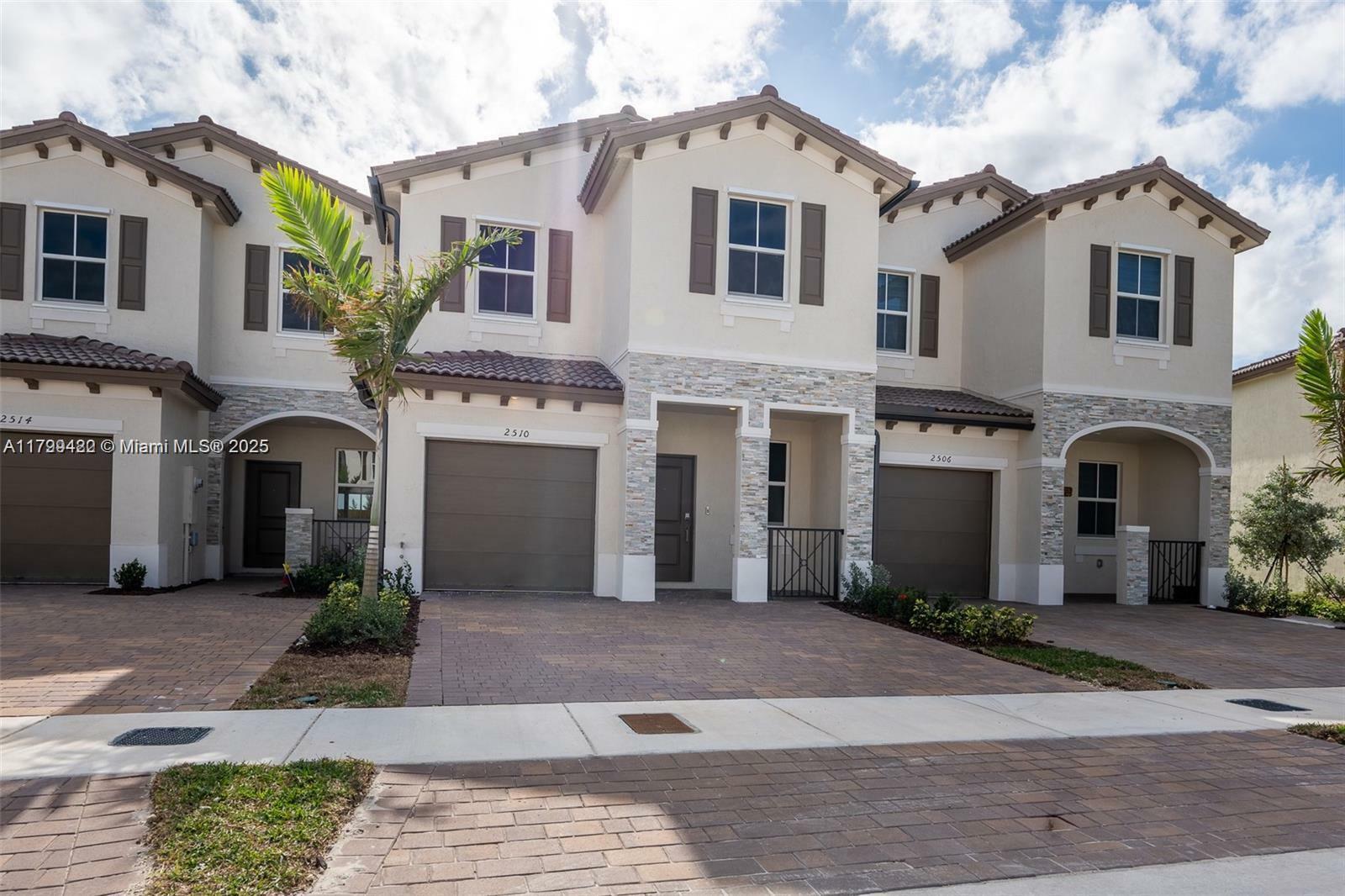 Property Photo: 2510 SE 29th 0 FL 33035