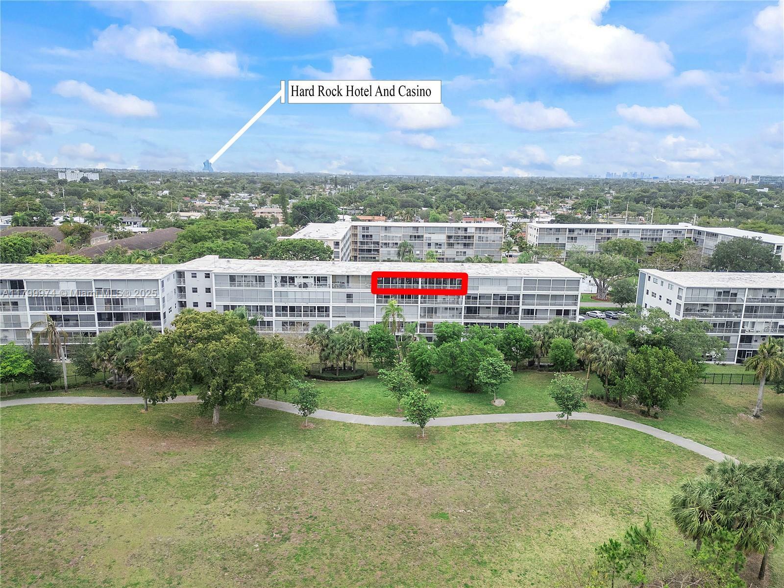 Property Photo: 4800 Hillcrest Ln 503 FL 33021