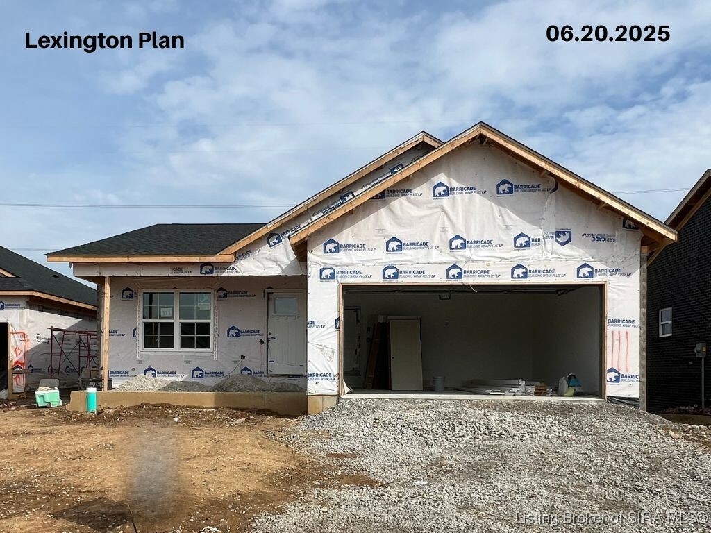 Property Photo: 5105 Woodstone Circle IN 47130