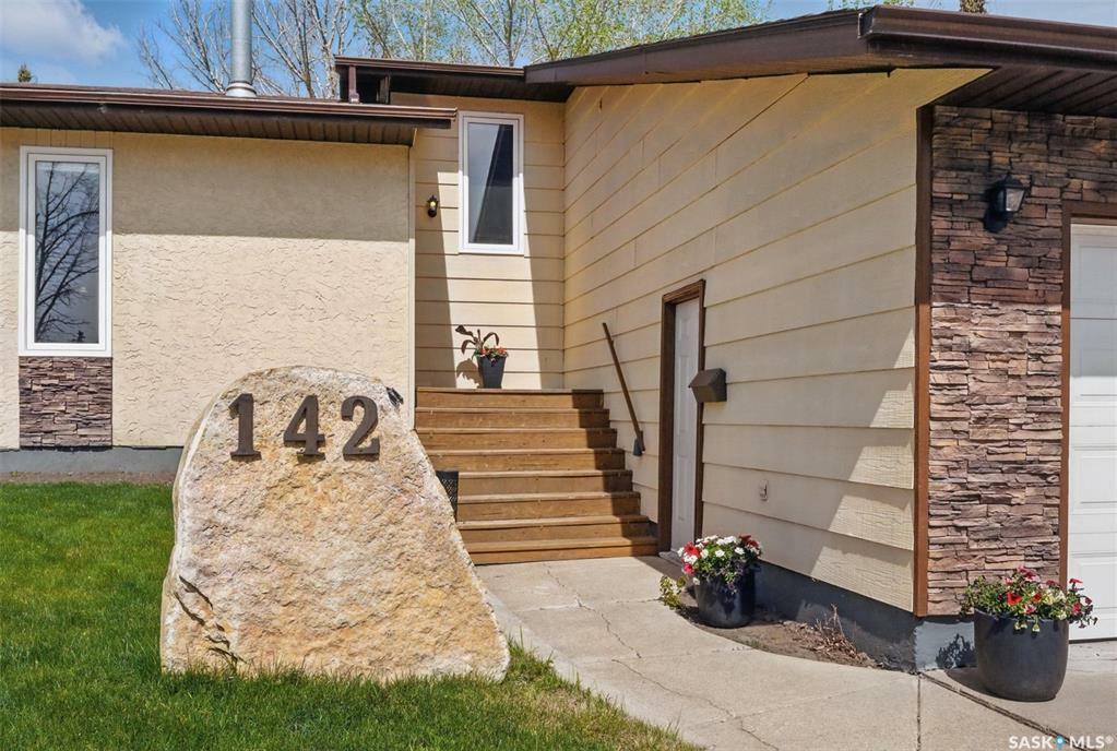 Property Photo: 142 Kellins Crescent SK S7N 2X6