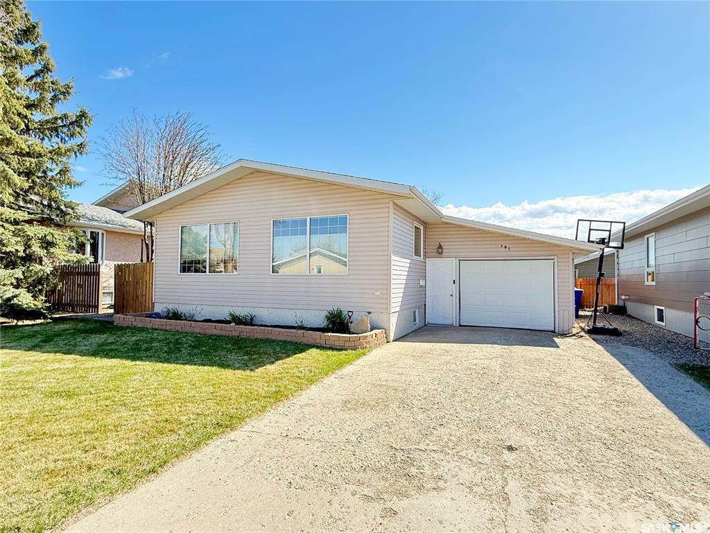 Property Photo: 191 Montgomery Crescent SK S4H 2X6