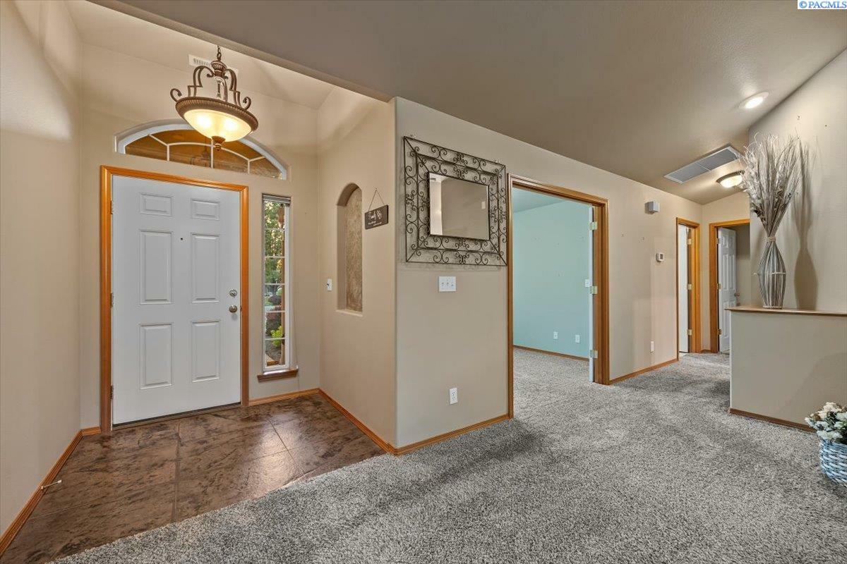 Property Photo: 203 S Montana St WA 99336