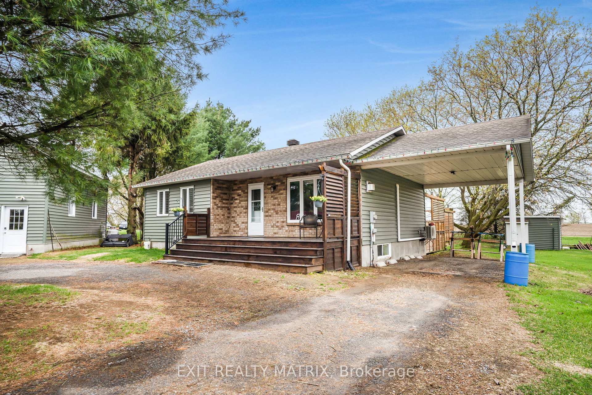 Property Photo: 1120 Des Cedres Street ON K0B 1B0