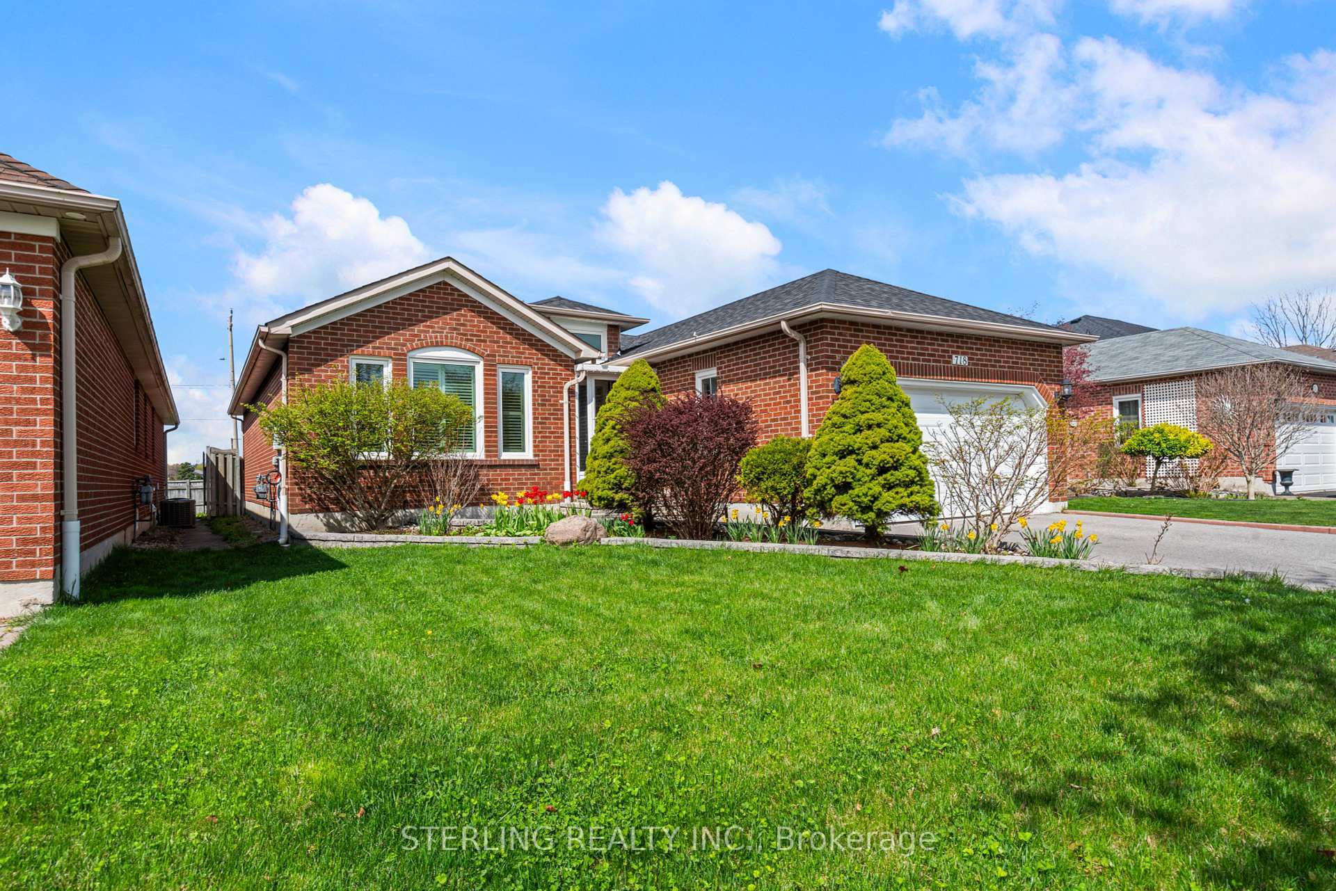 718 Aspen Road  Pickering ON L1V 3Z1 photo