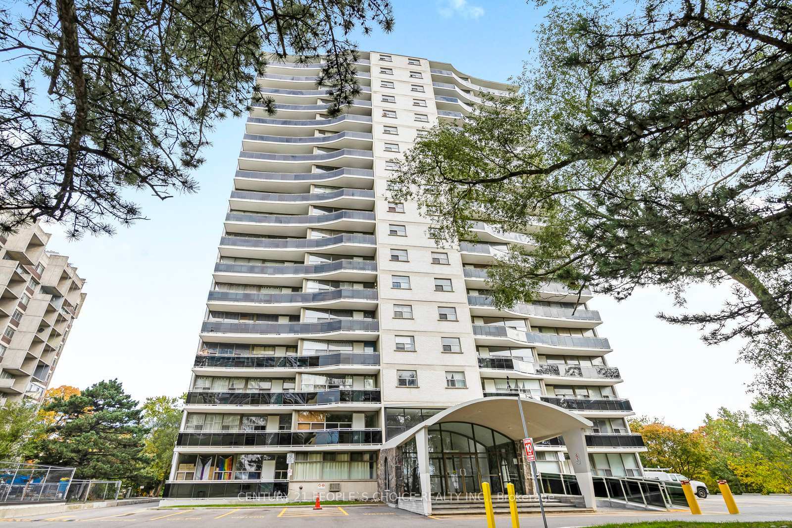 Photo de la propriété: 30 Speers Road 304 ON M8Y 1W9