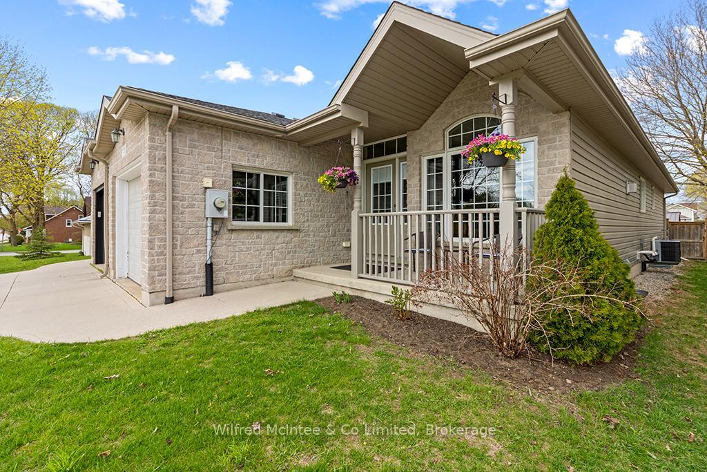 Property Photo: 733 Gustavus Street ON N0H 2C0