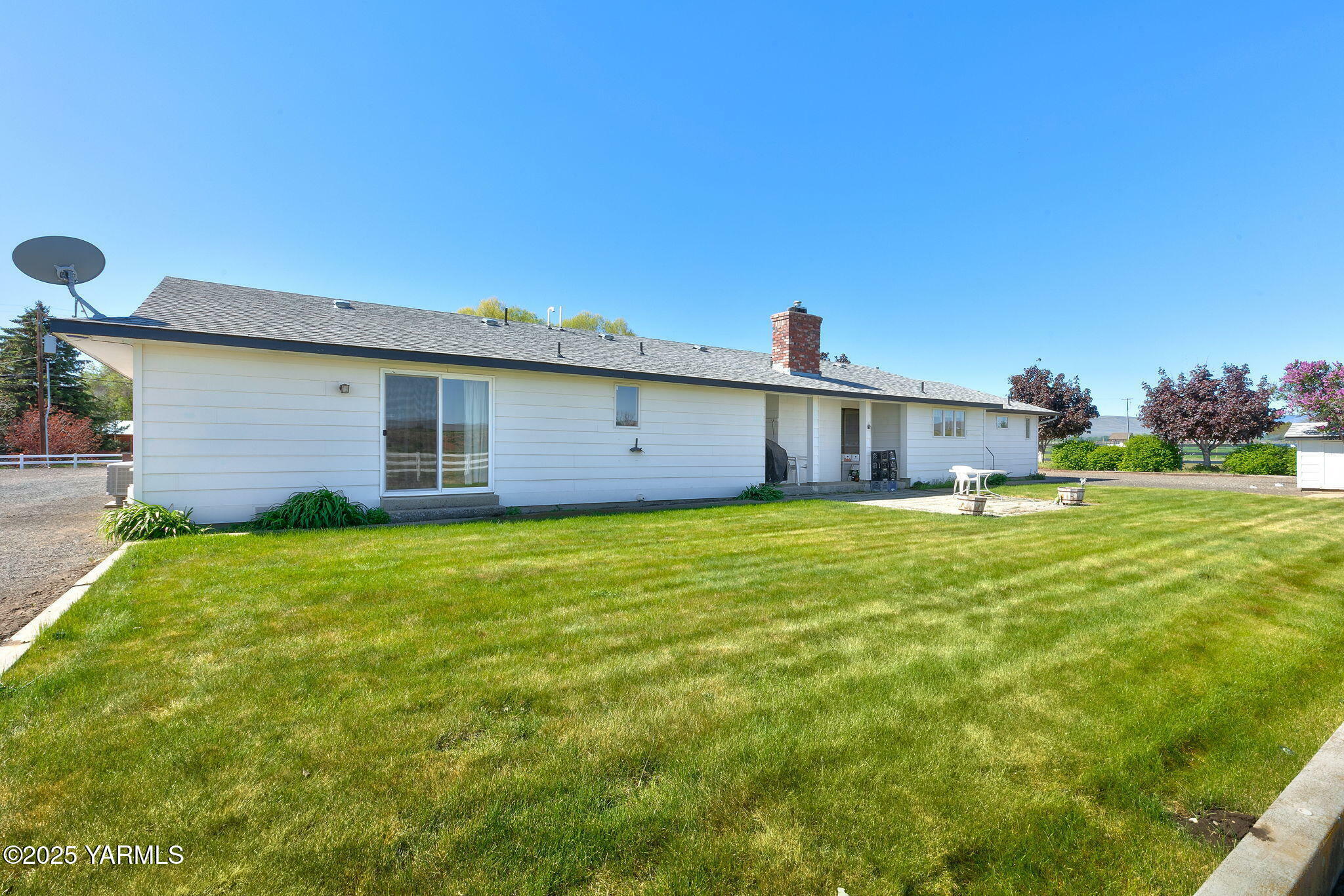 Property Photo: 14221 Rutherford Rd WA 98903