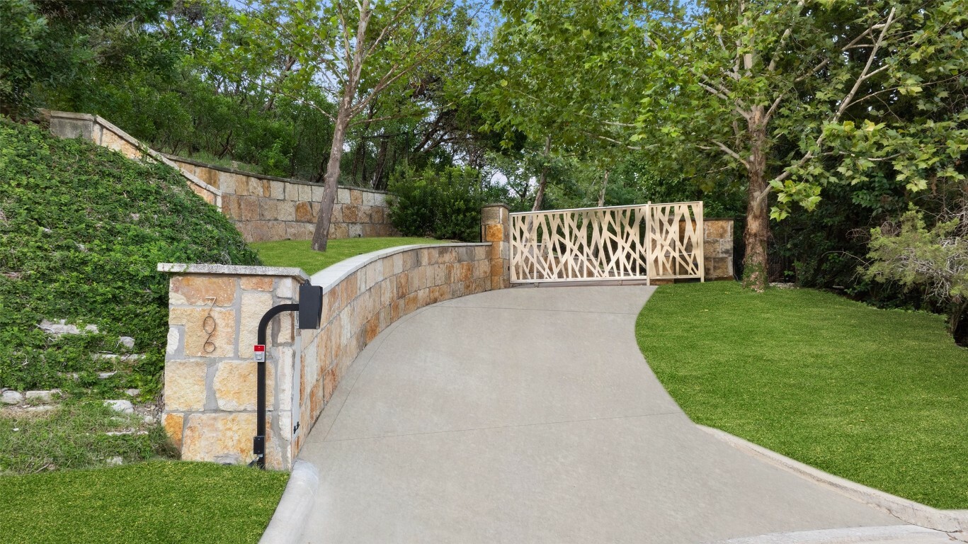 Property Photo:  706 Las Lomas Drive  TX 78746 