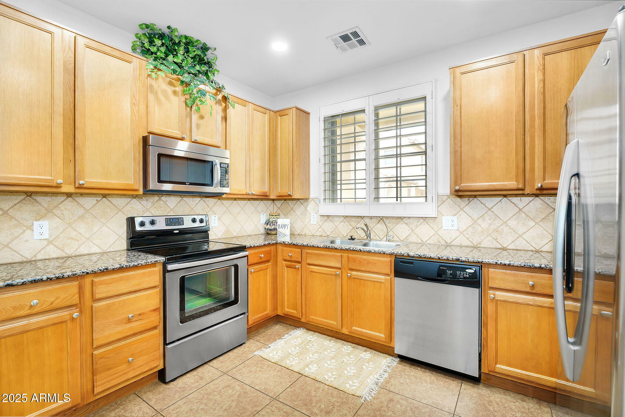 Property Photo: 1069 S Nancy Lane AZ 85296