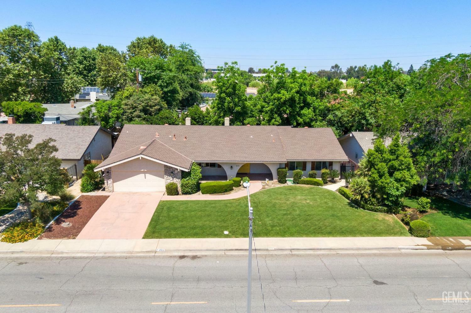 Property Photo: 2513 Elm Street CA 93301