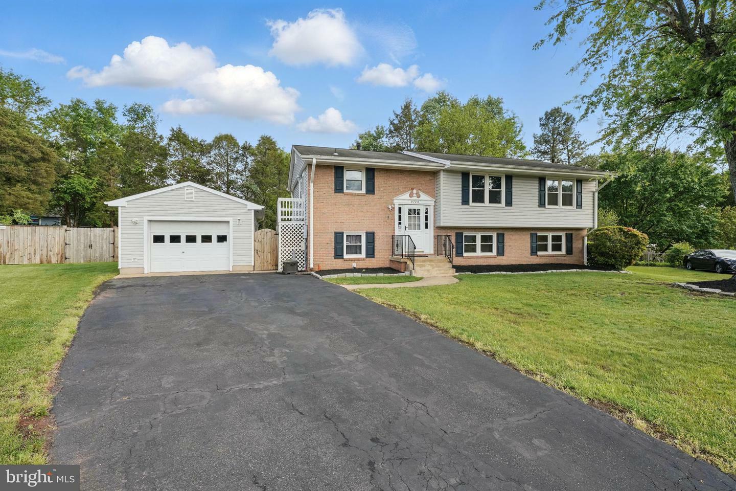 Property Photo: 9706 Glen Court VA 20110
