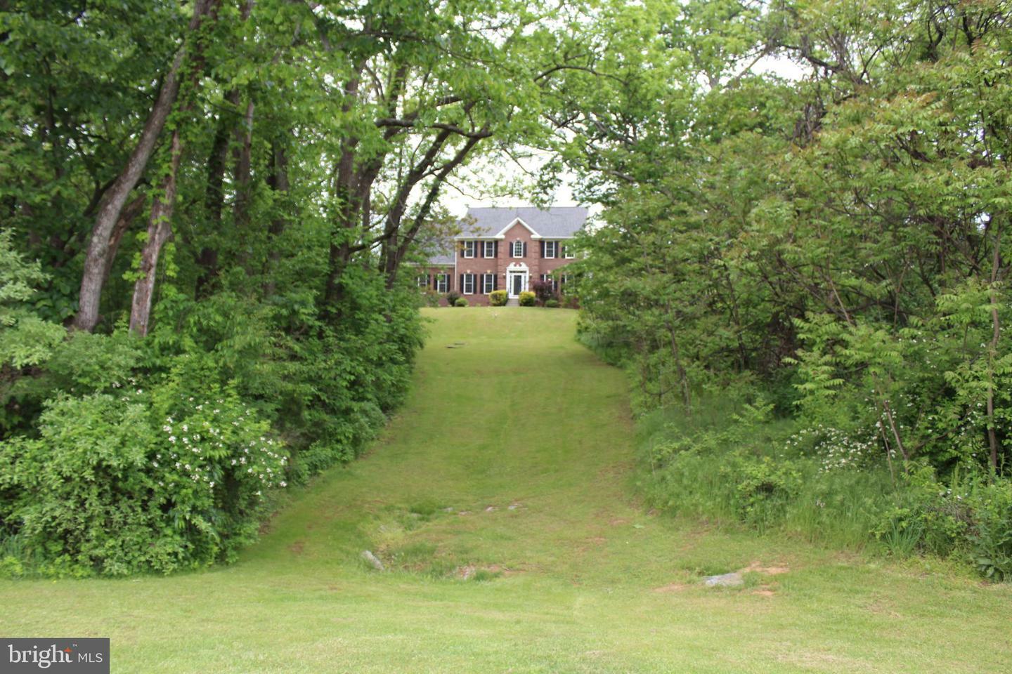 Property Photo: 627 Chimney Circle VA 22645